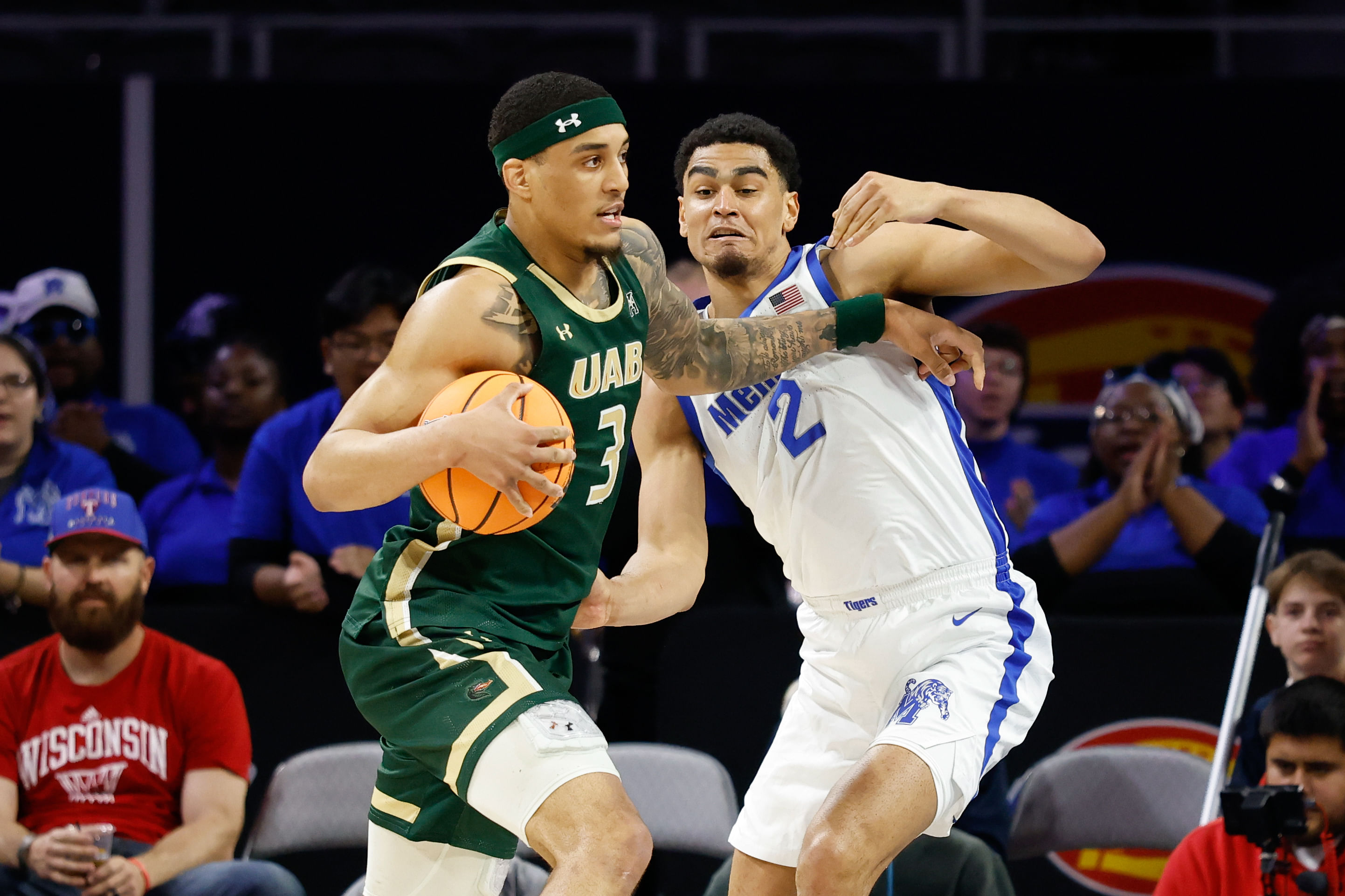 UAB Blazers forward Yaxel Lendeborg (#3) drives to the basket as Memphis Tigers forward Nicholas Jourdain (#2) defends during the first half at Dickies Arena. Photo: Imagn